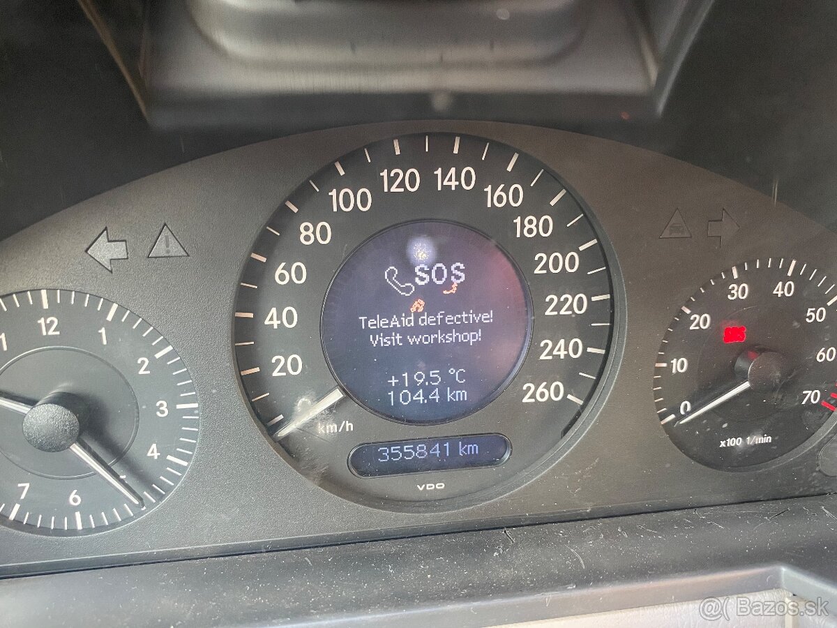 Mercedes-Benz E240 - 10