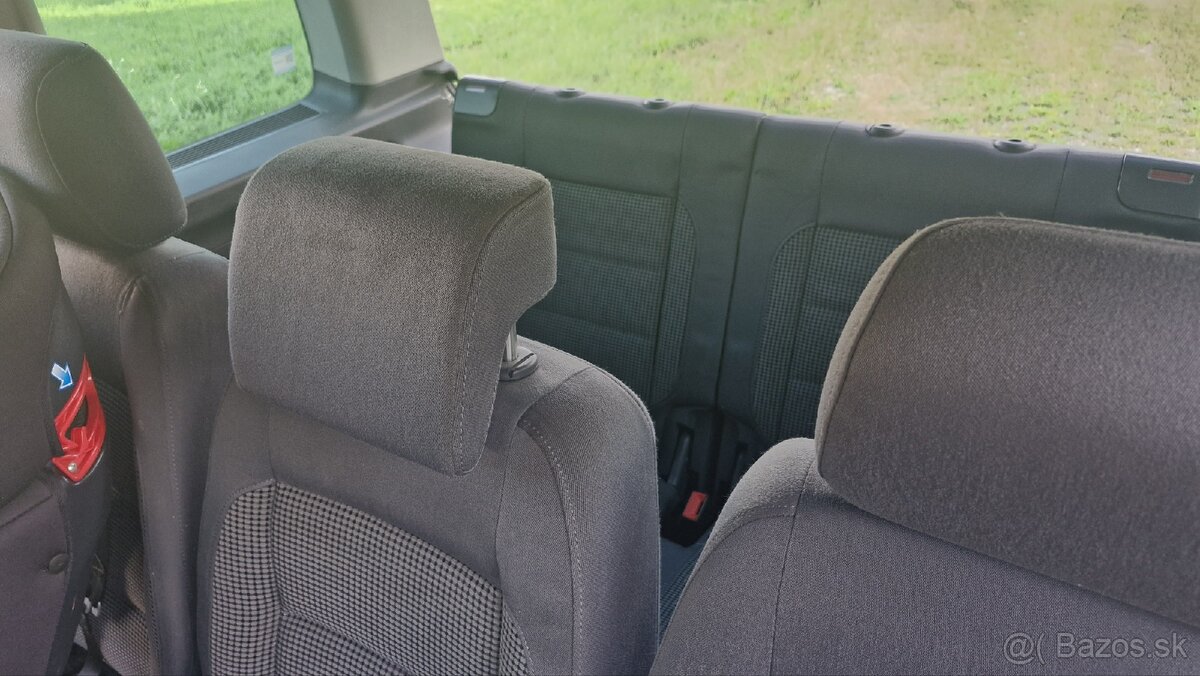 Volkswagen Touran - 10