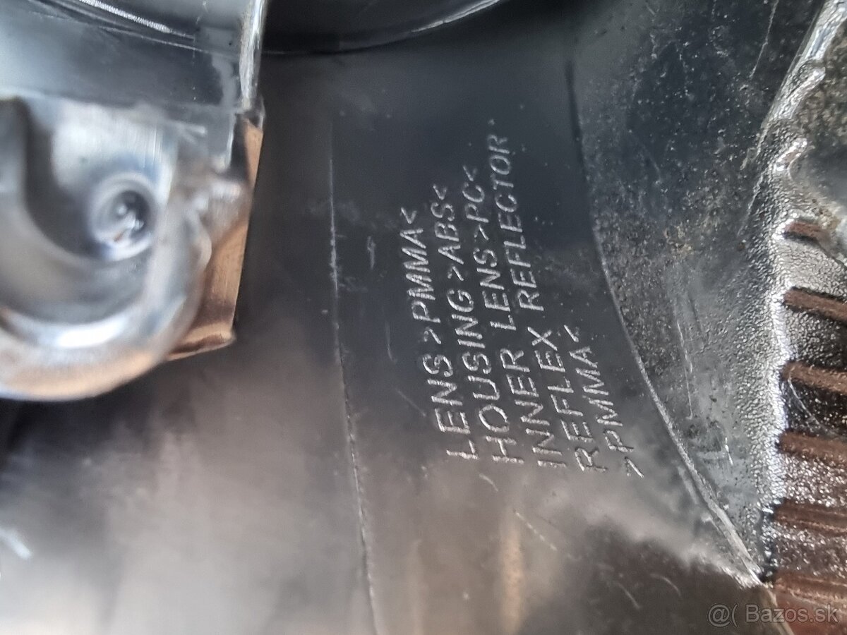 zadné svetlo vw touran - 10