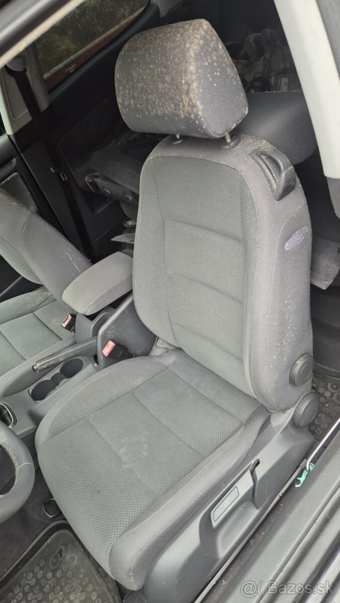 VOLKSWAGEN GOLF V 1,4I 66KW - 10