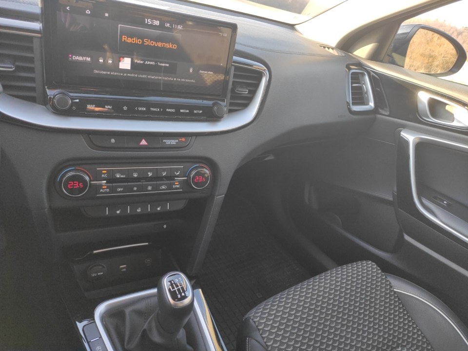 Kia XCeed 1.5 T-GDi MY23 118kW Gold + smart pack - 10