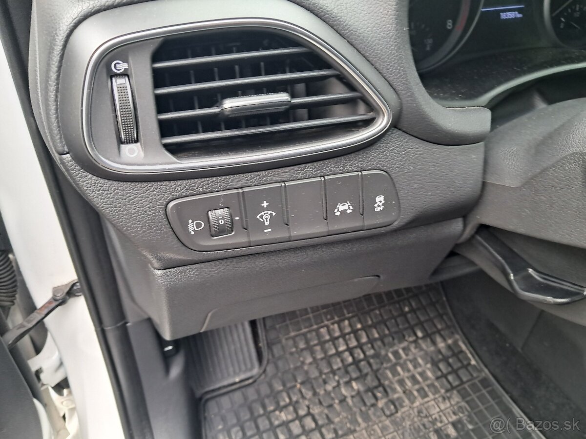 HYUNDAI i30 KOMBI 1.4 TGDI - 10