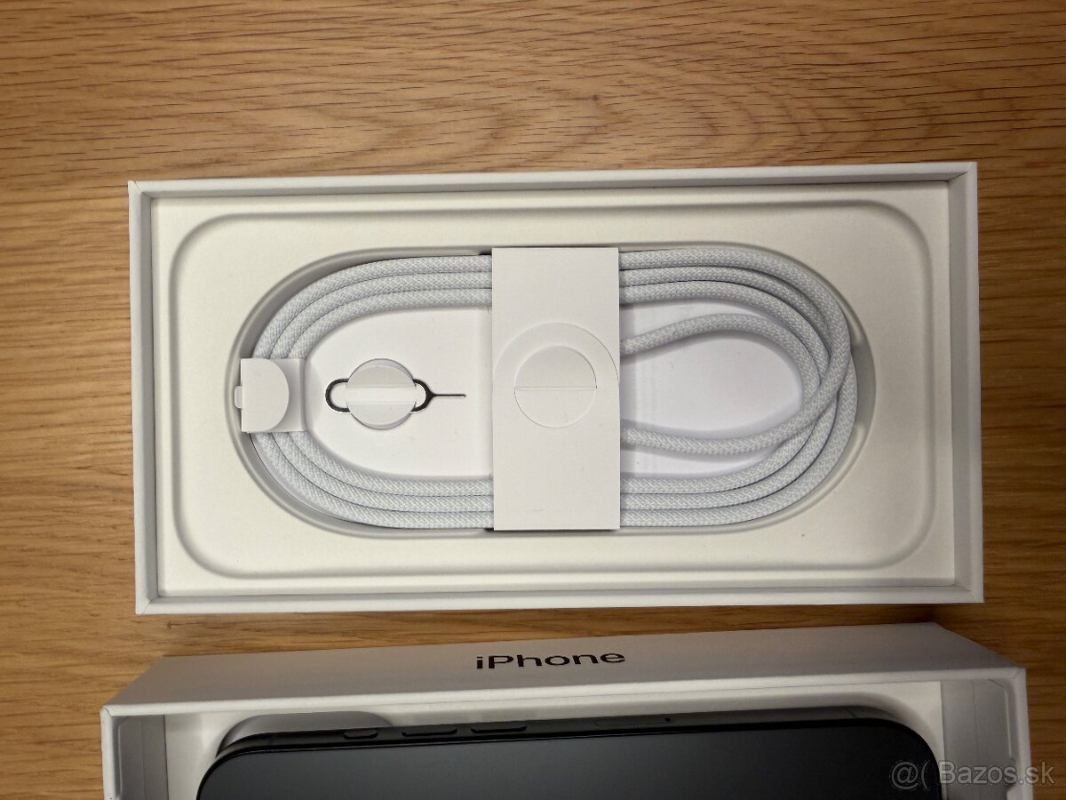 iPhone 16 Pro 256GB čierny titán - záruka do 17.10.2026 - 10