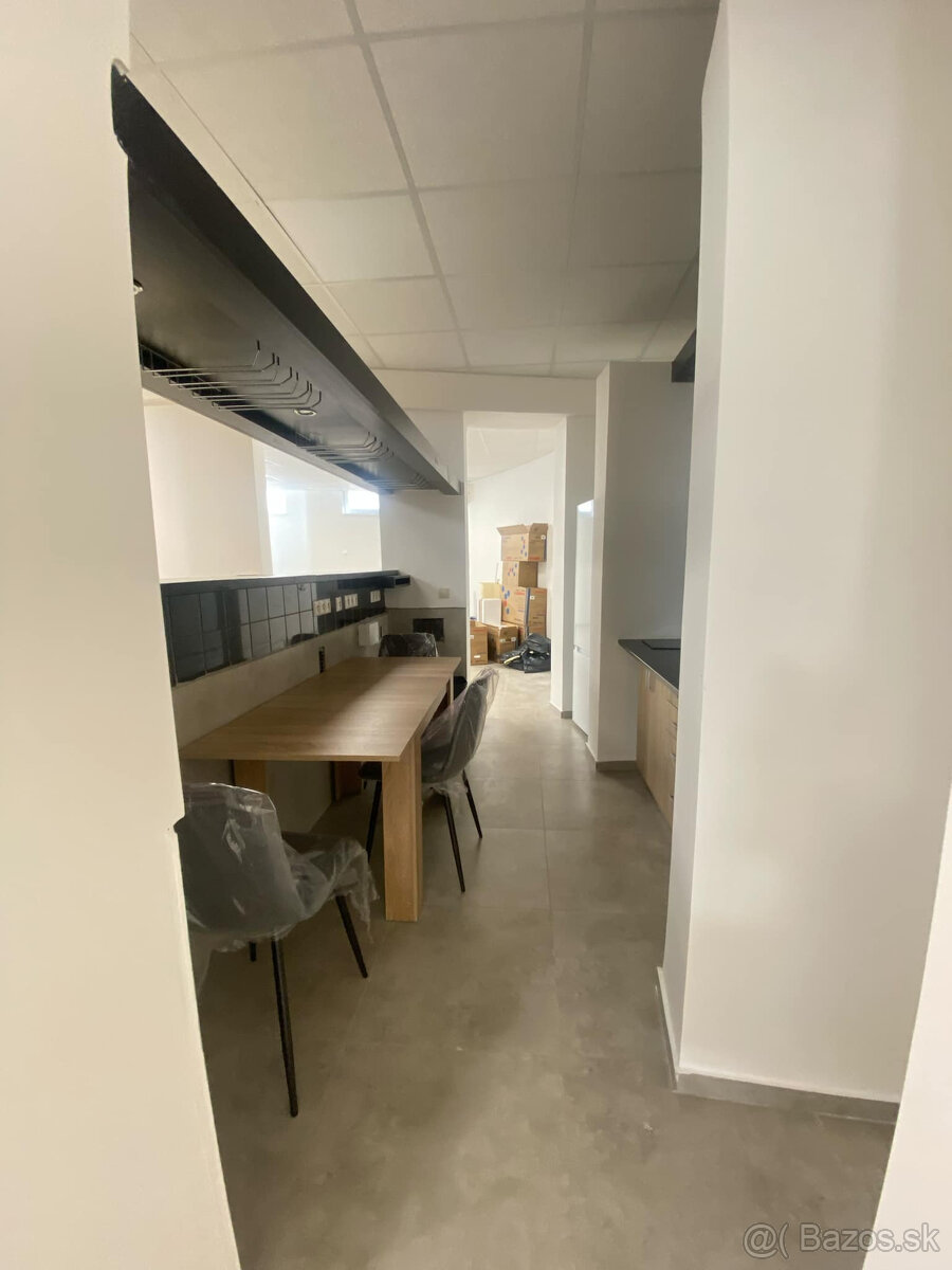 Na prenájom väčší obchodný priestor 230 m² v suteréne v širš - 10