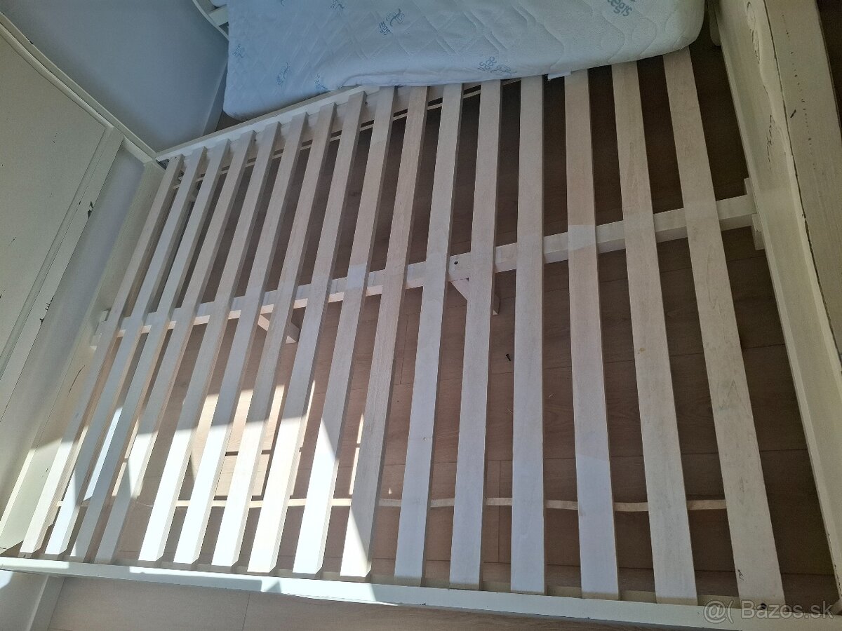 Rustikálna drevená posteľ s matracom - 10