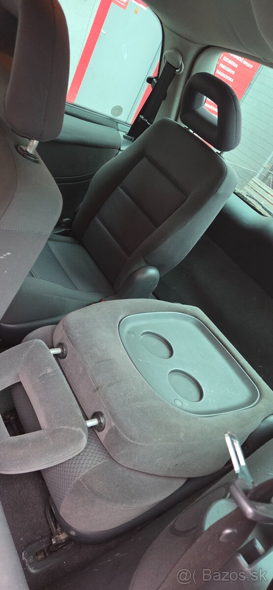 Volkswagen Sharan 1.9 TDi 7-miestné - 10