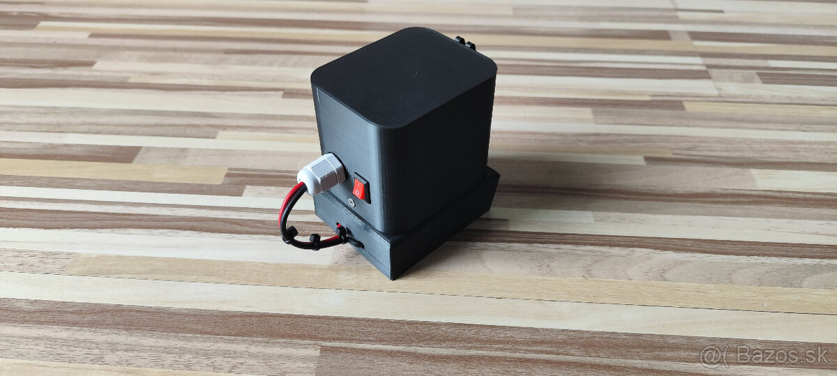 USB nabíjací adapter na batériu Milwaukee M18 - 10