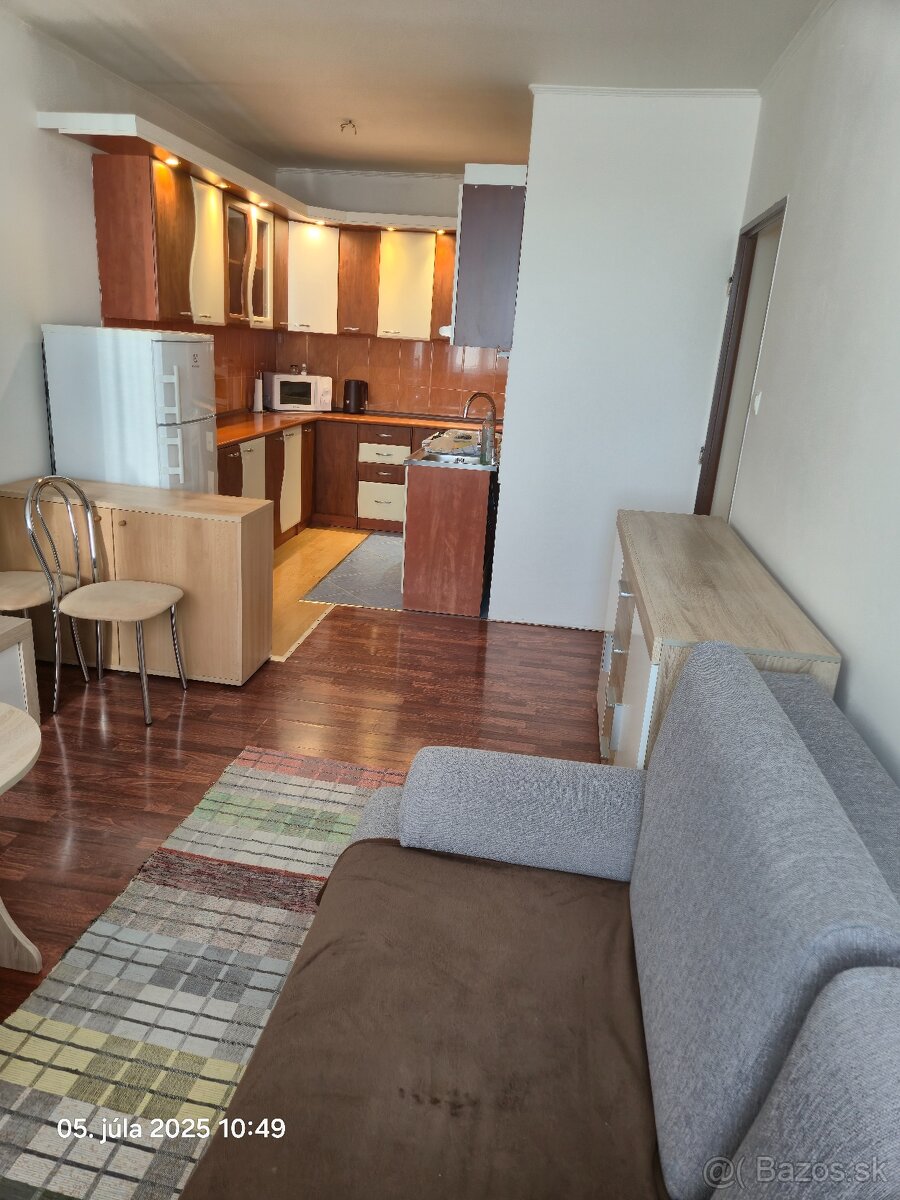 jeden a pol izbový byt v Košiciach - Jazero, Uralská ulica - 10