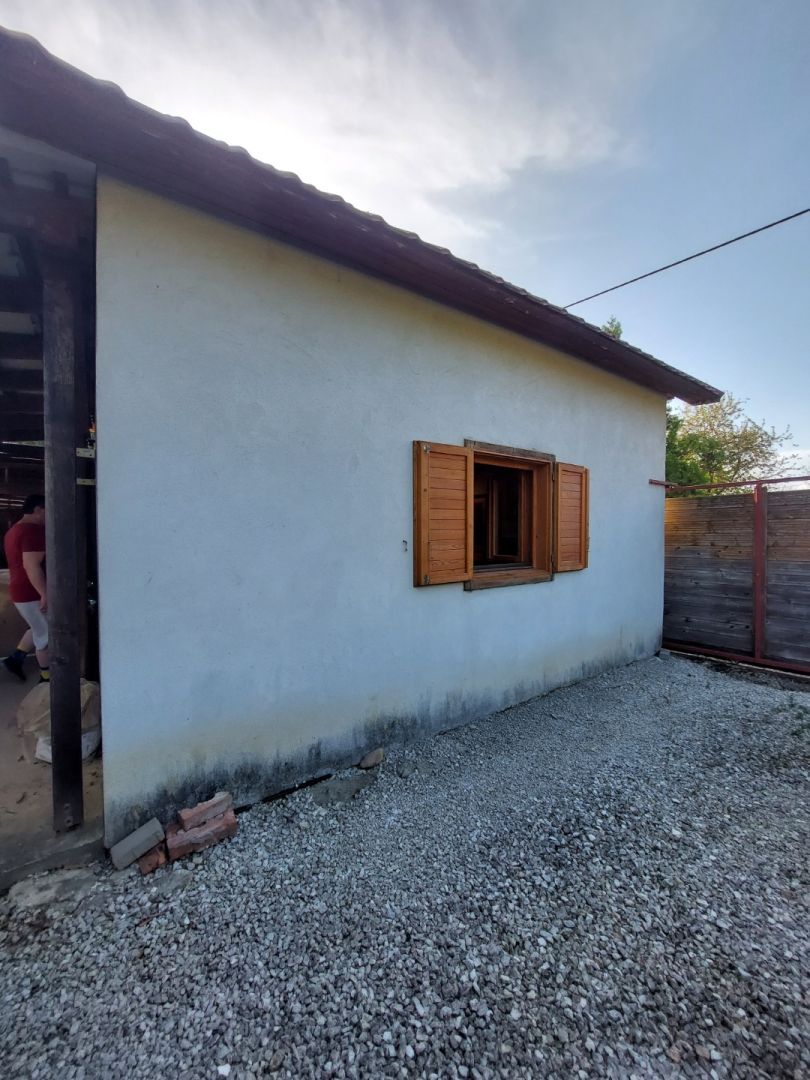 PINK Reality - Záhradka s murovanou poschodovou chatou v obc - 10