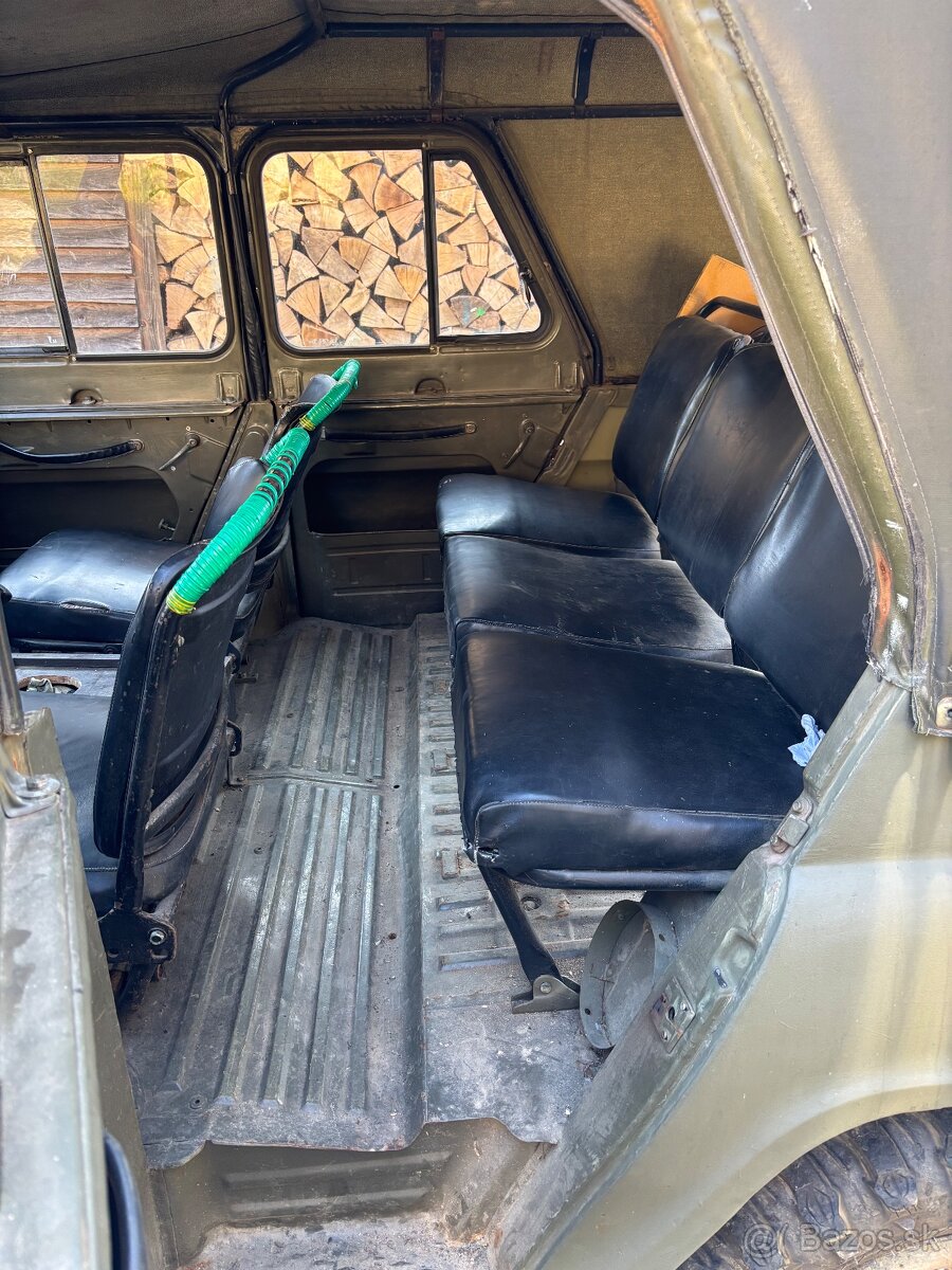 Uaz 469 2.4 - 10