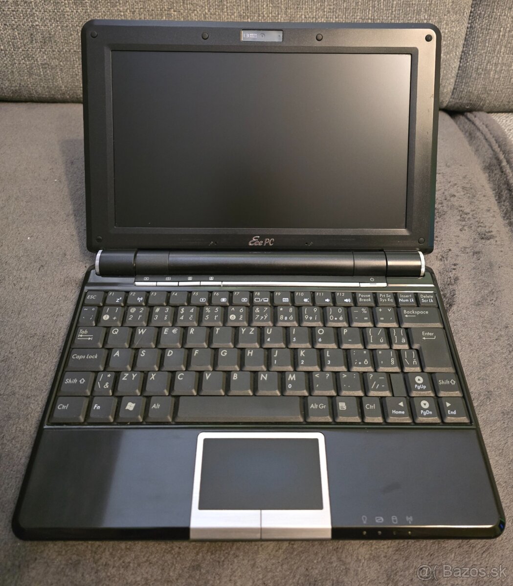 Lenovo Z546 a Asus Eee PC 1000H - 10