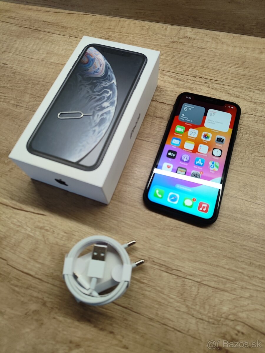 iPhone XR black - super stav + v záruke - 10