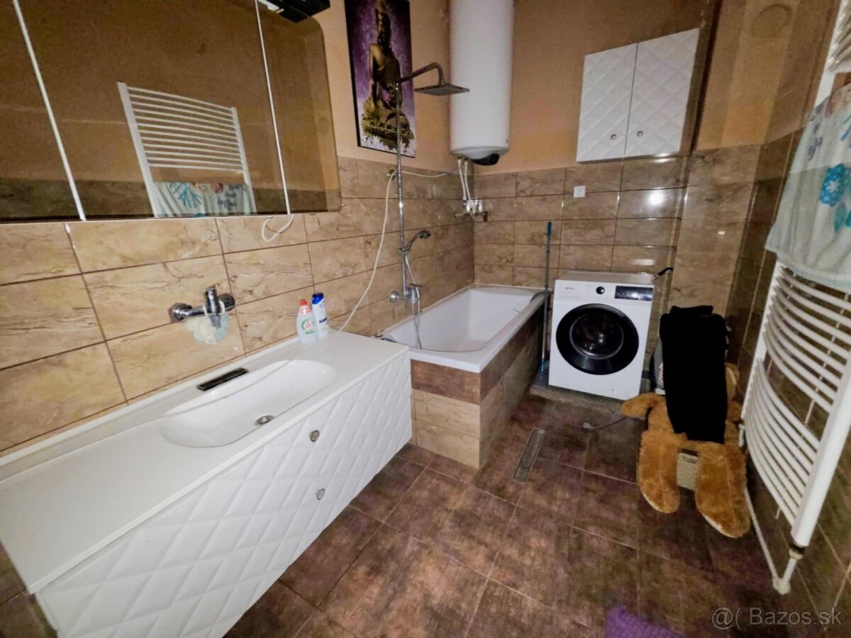 Zariadený,rekonštruovaný dom s pekným pozemkom v obci GBELCE - 10