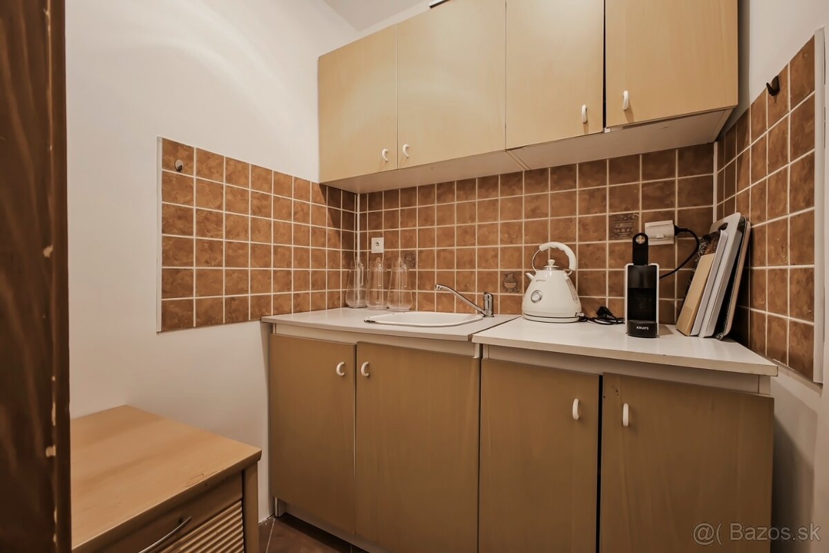 Prenájom kancelárie v centre Trnavy–Hviezdoslavovo námestie - 10