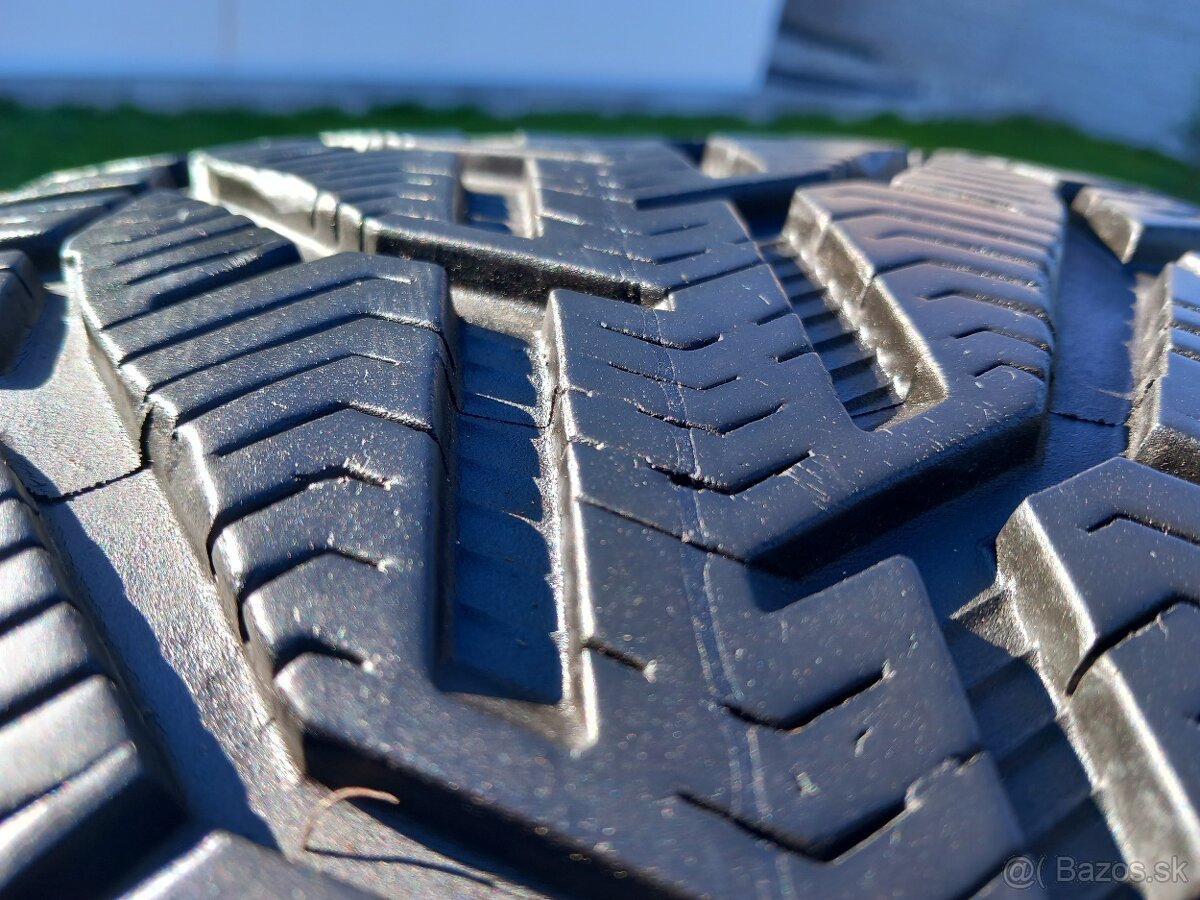 235/45 r18 zimne pneumatiky 4 kusy - 10