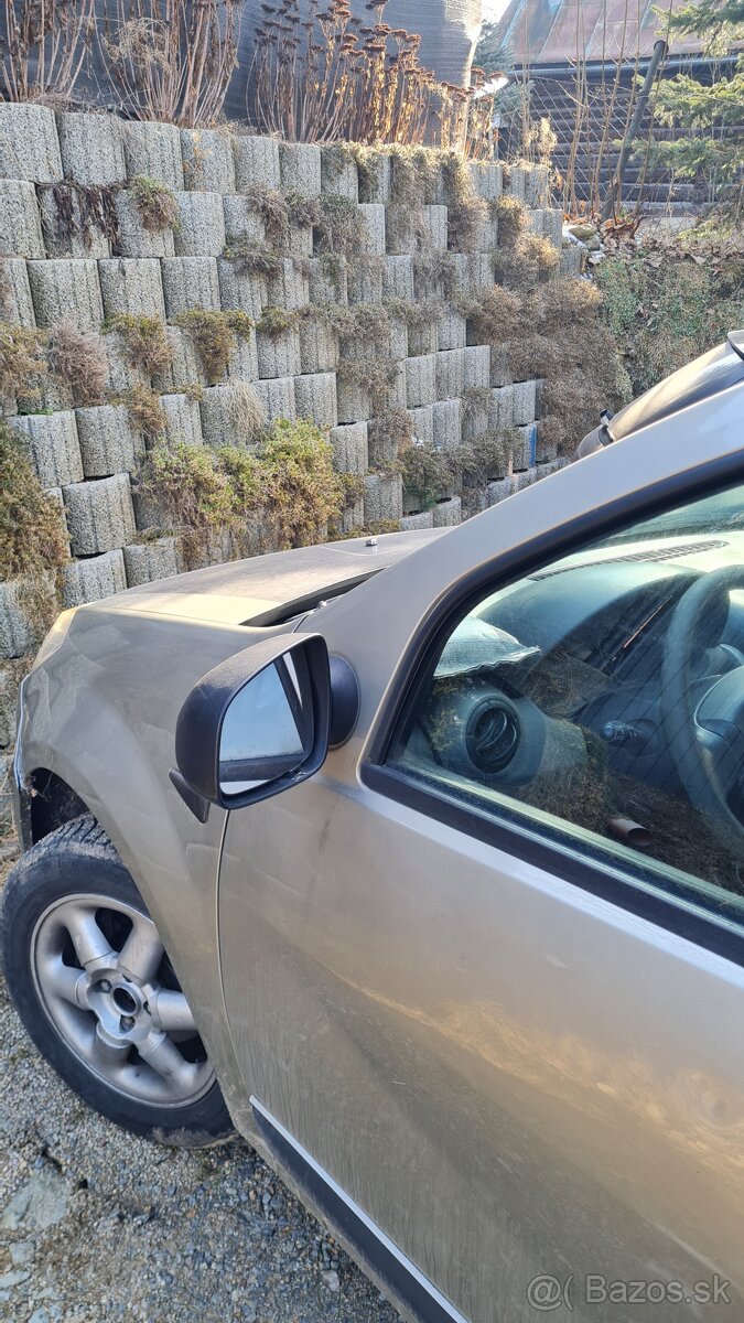 Dacia sandero 2009 - 10