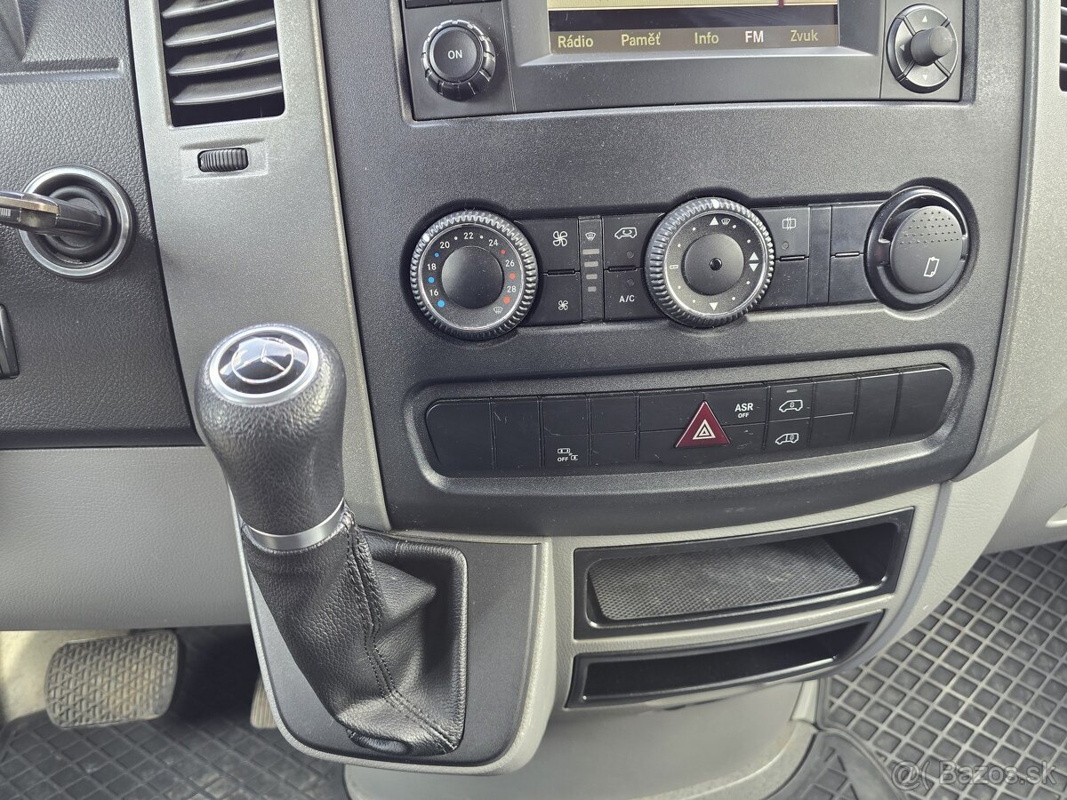 Mercedes-Benz Sprinter - 10