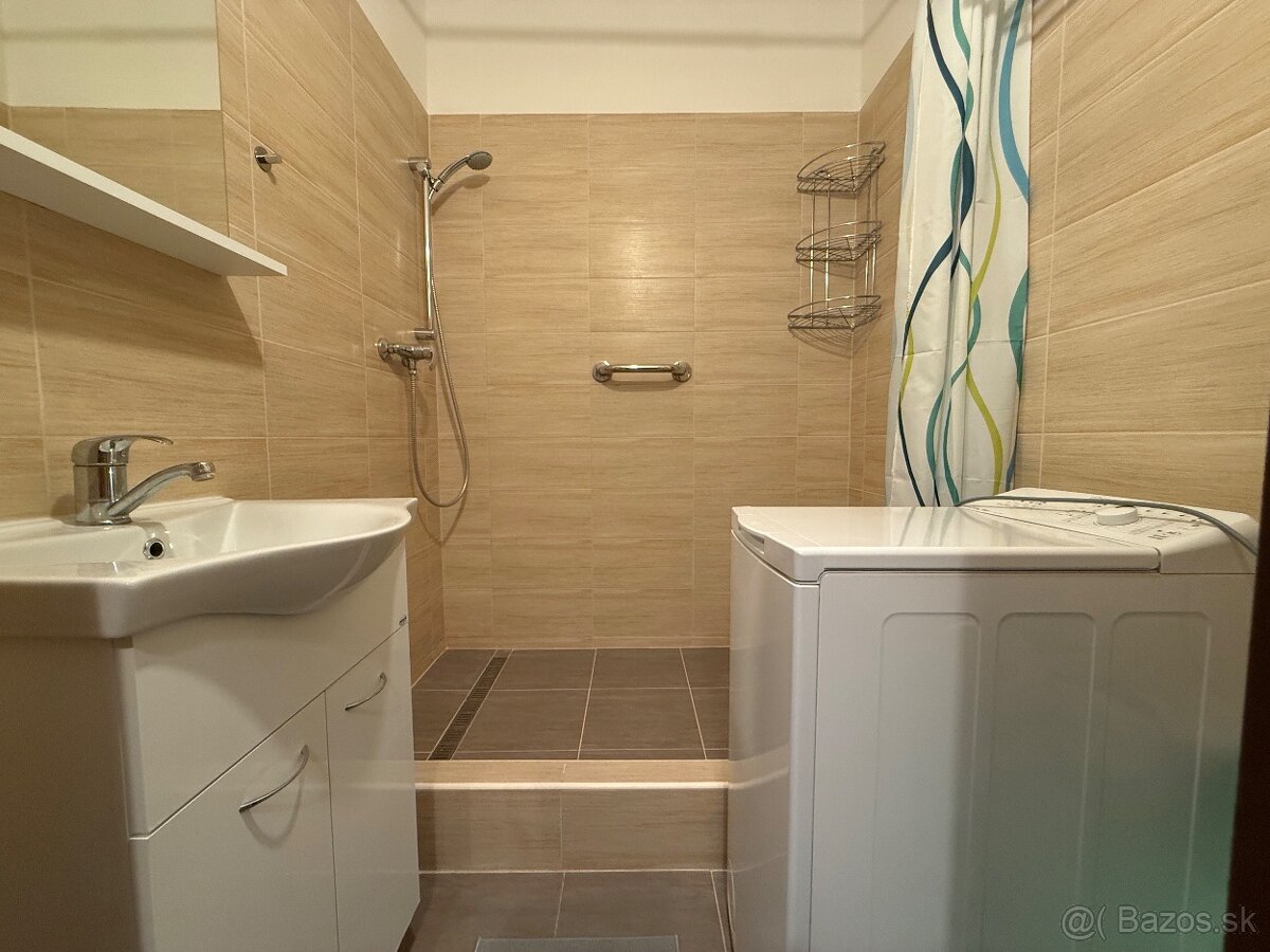 Prenájom 3-izbového bytu – Levice, ul. Zd. Nejedlého - 10