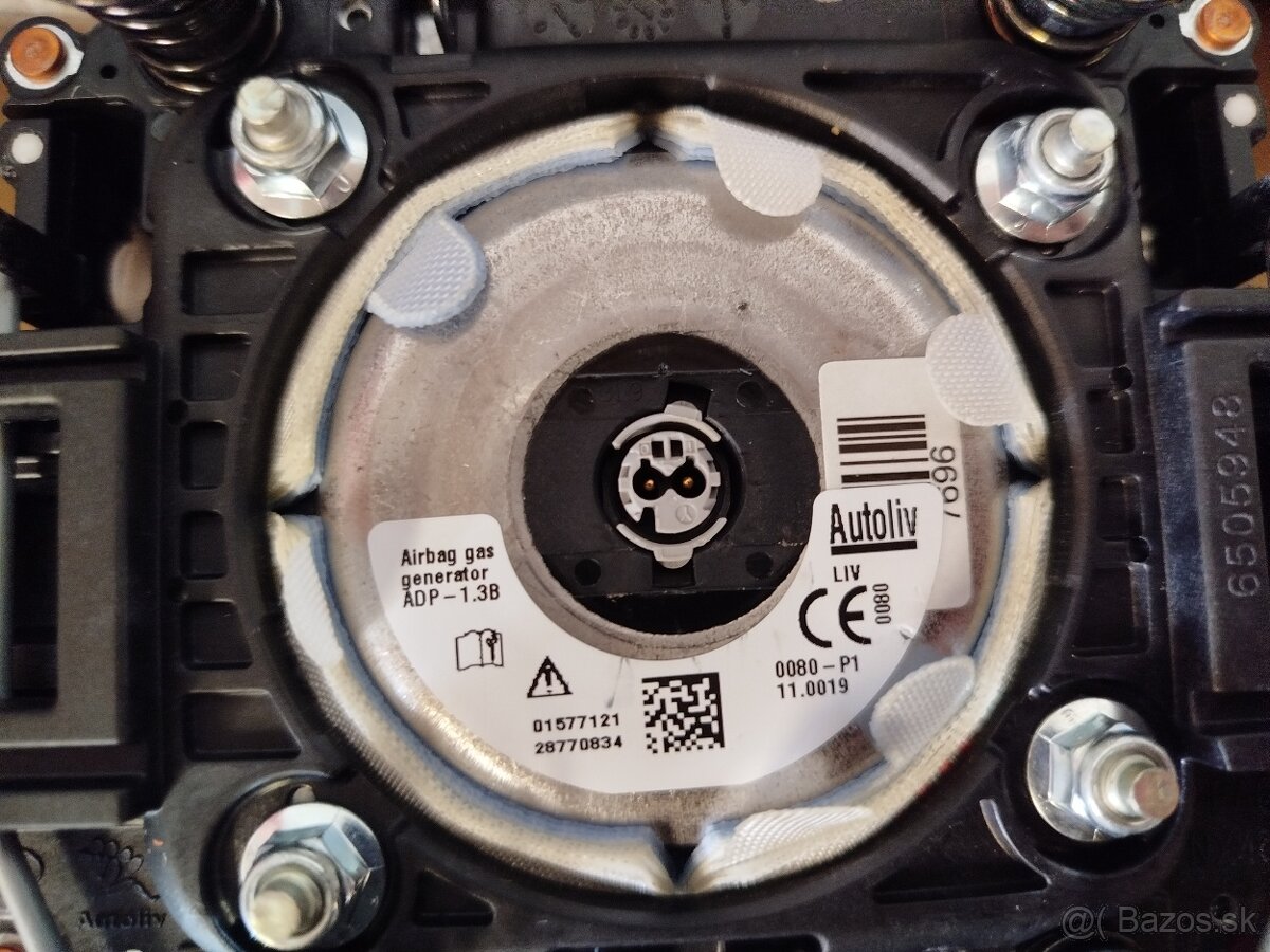 Zadný nárazník tucson NX4 400€ Kufor tucson NX4 600€ - 10