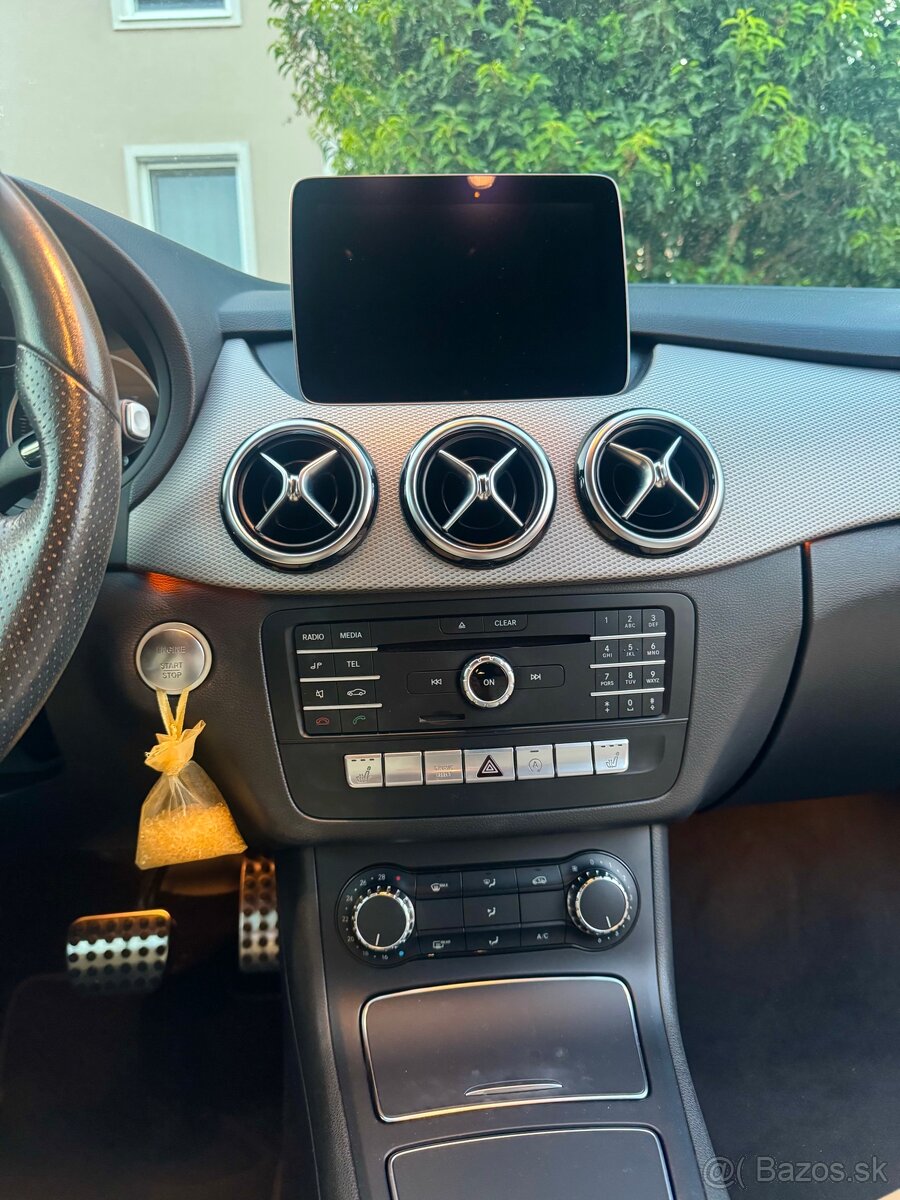 Mercedes Benz B180 - 10