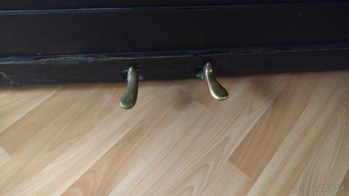 Klavír PETROF s klavírnou stoličkou ZADARMO - 10