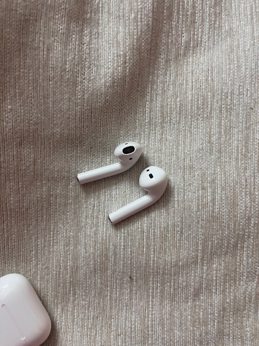 Apple AirPods 2 generácie - 10