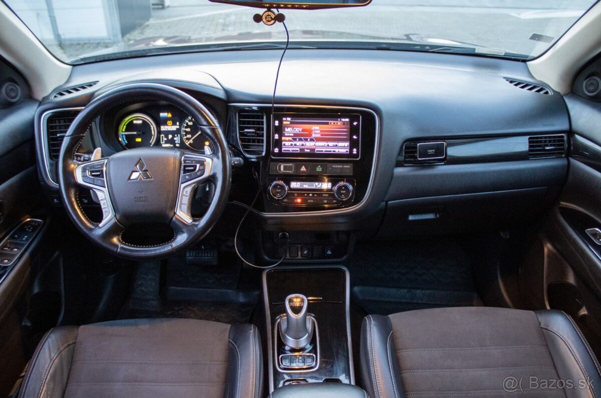Mitsubishi Outlander 2.0i PHEV Hybrid - ODPOČET DPH - 10