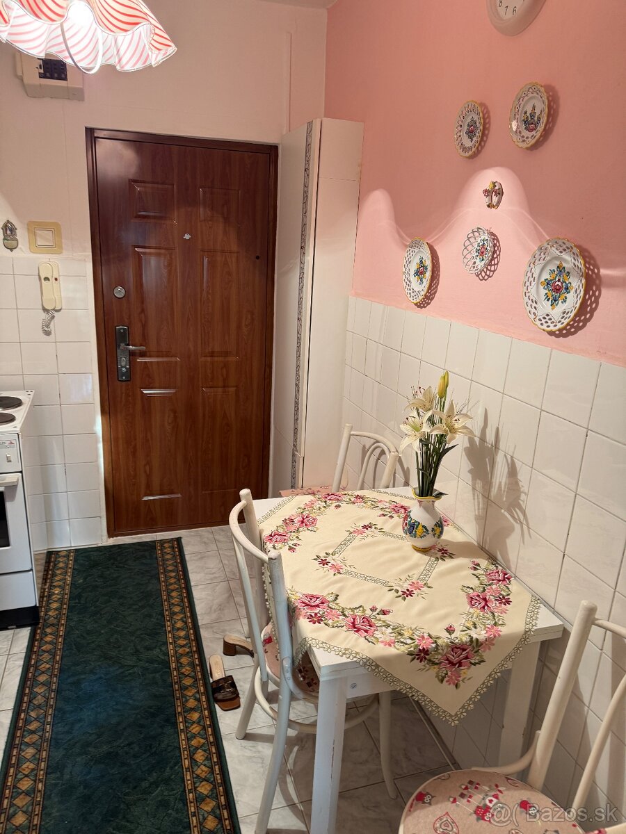 Garzonka na predaj - 10