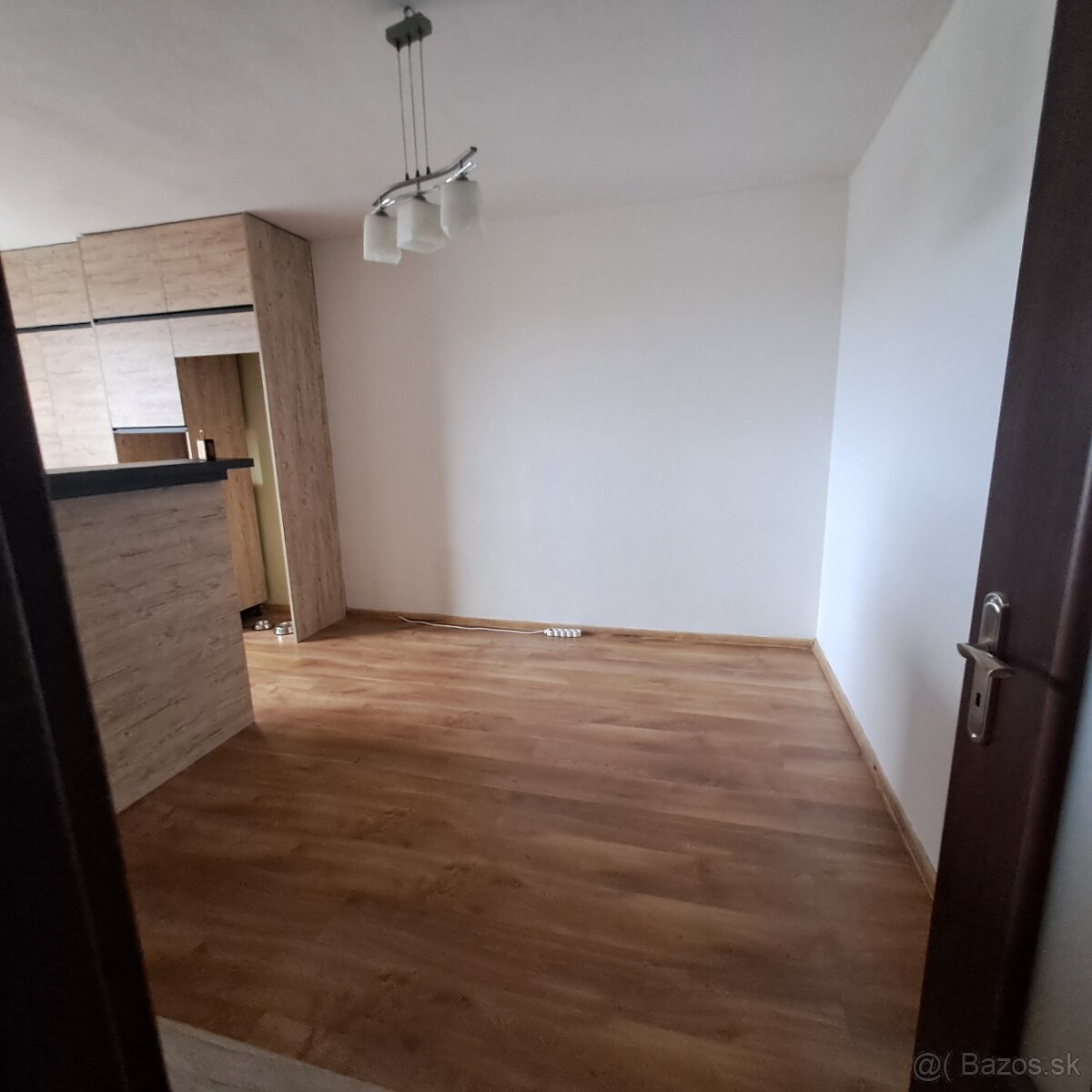 Prenajom 3,5izbovy byt Zlaté Moravce REZERVOVANÉ - 10