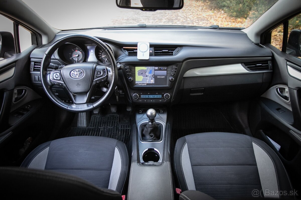 Toyota Avensis Combi 2.0 105kW - 10