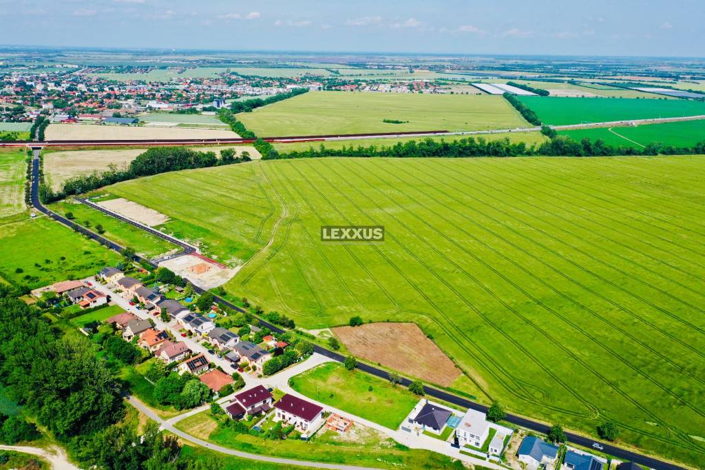 | skvelá investičná príležitosť - pozemky pre rodinné domy, - 10