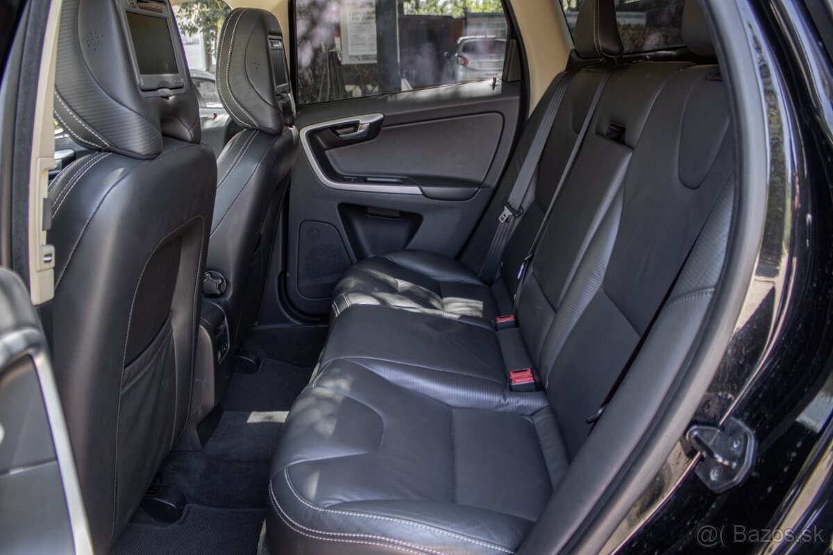 Volvo XC60 R-Design AWD - 10