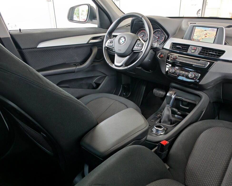 BMW X1 sDrive 18d Advantage A/T - 10