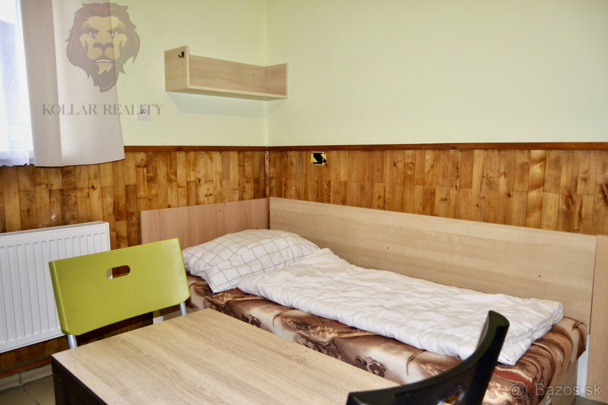 NA PREDAJ RODINNÝ DOM SO SAMOSTATNOU UBYTOVŇOU V OBCI ZAVAR - 10