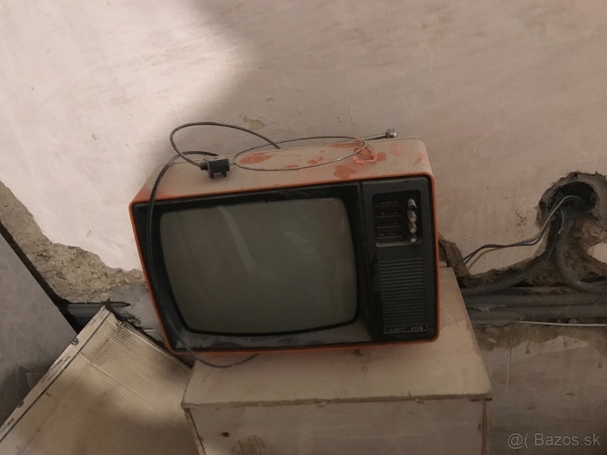 TV JUNOSŤ 402 BC cena 30 € - 10