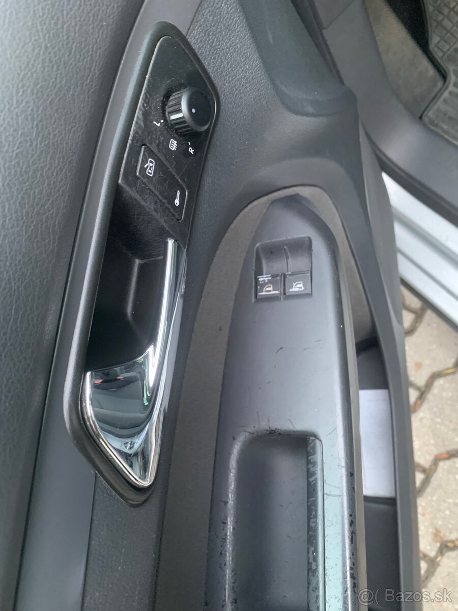 VW Touran 1.9 TDI, 77 kW, 5 miestny, 2006, naj. 123.000 km - 10