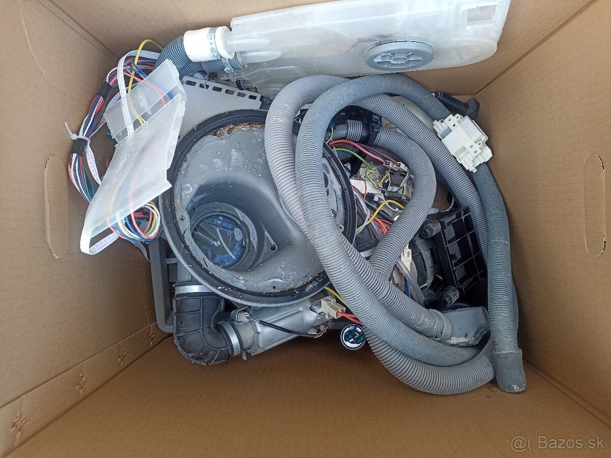 Rozpredám umývačku 45 na diely - 10