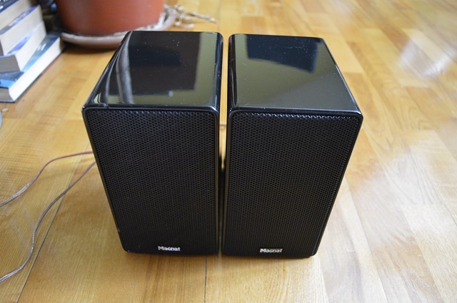 predam dva reproduktory MAGNAT - 10