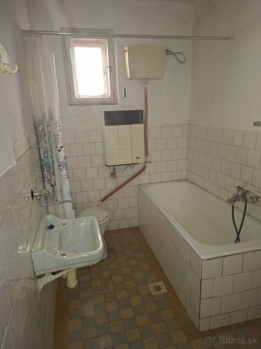 Rodinný dom Trenčianske Jastrabie 2464 m2 - 10