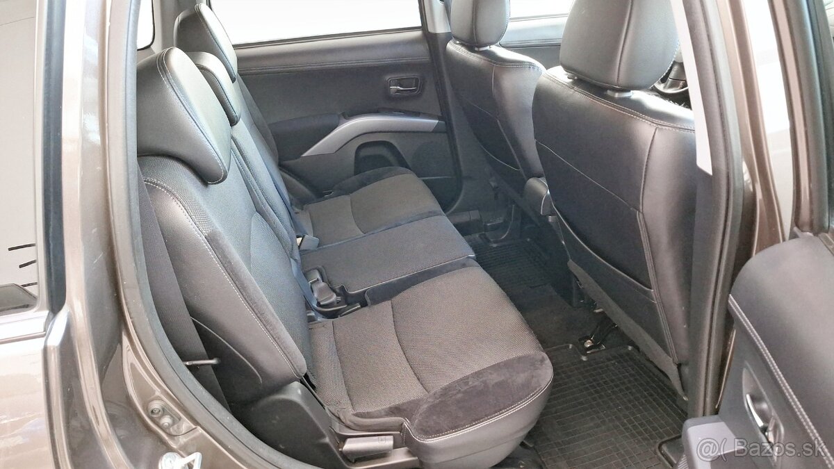 Mitsubishi Outlander - 10