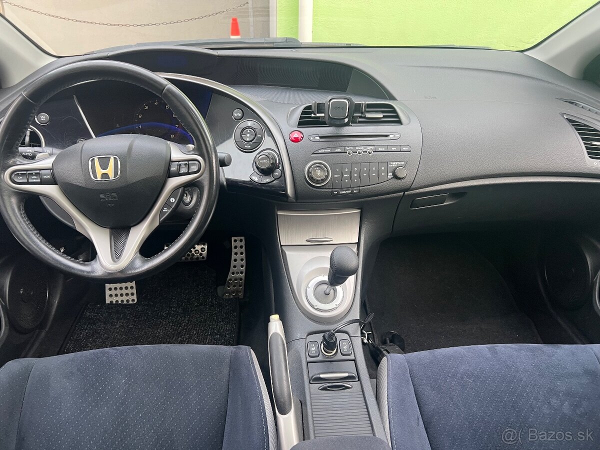 Honda Civic 1.8 automat 103kW - 10