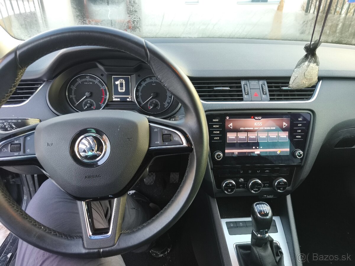Škoda Octavia 1.0 TSI NAVI/Servis - 10