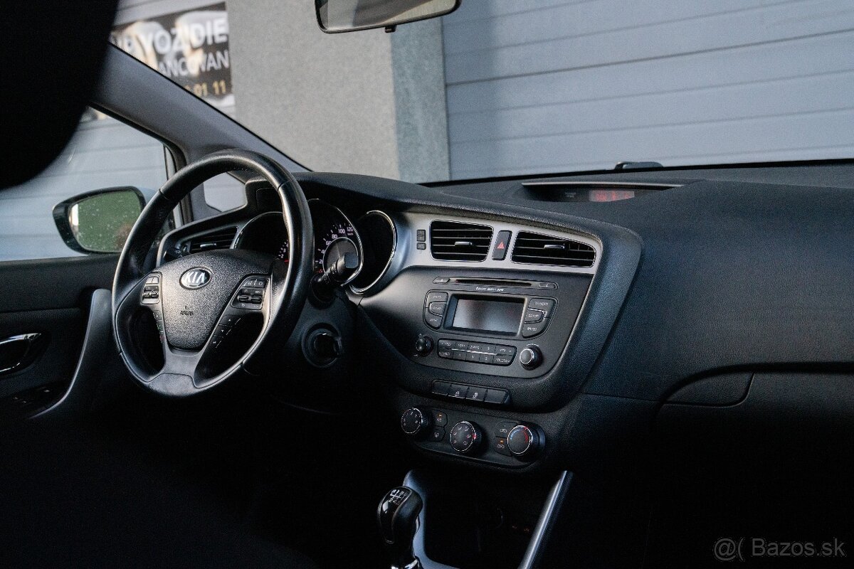 Kia Ceed 1.4i M6, SR - TOP stav - 10