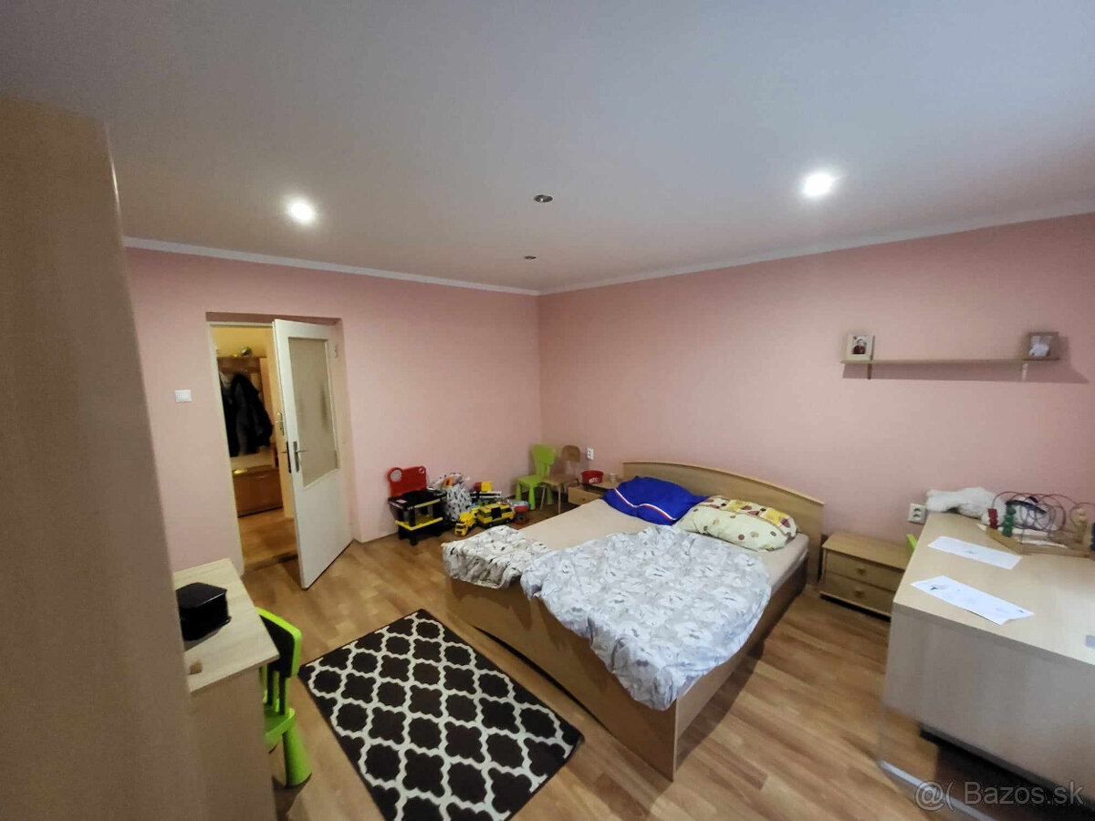 Tehlový 3 izbový rodinný dom v obci Bešeňov s veľkým pozemko - 10