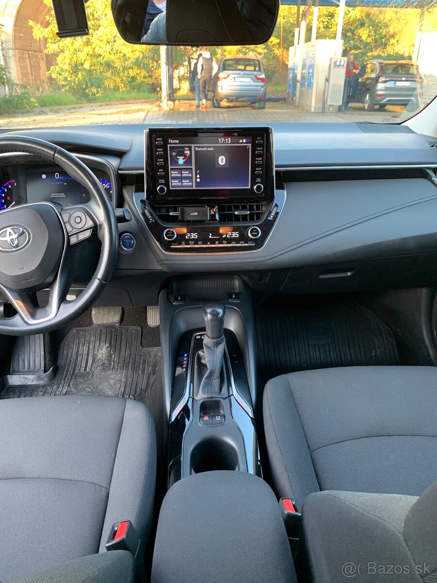 Toyota Corolla Hybrid 1,8 - 10