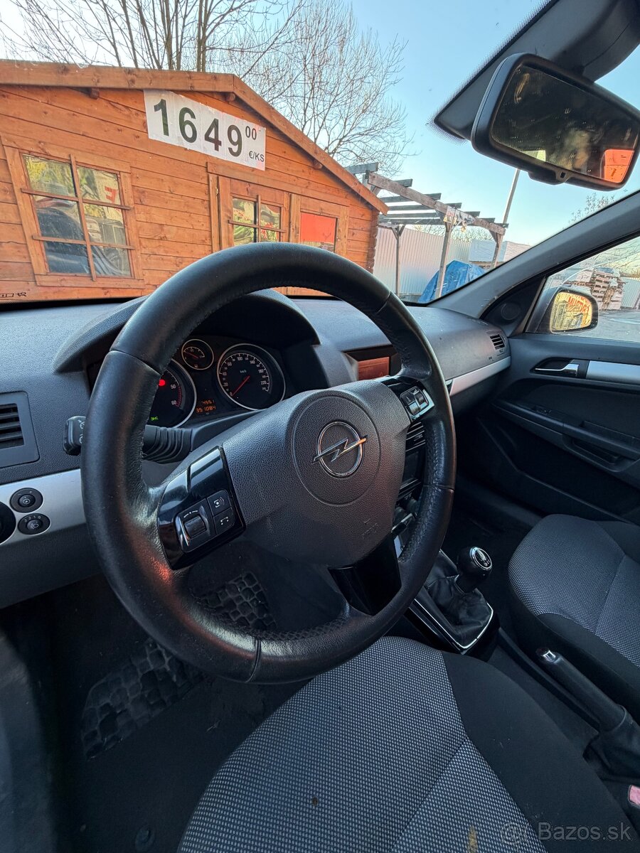 Opel Astra kombi 1.7cdti model 2011 - 10