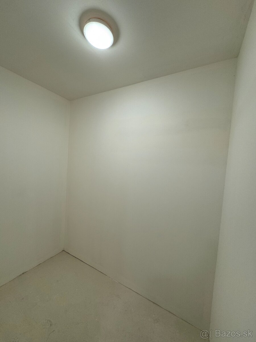 Priestranný 3i byt s balkónom a kobkou - Radvaň - 10