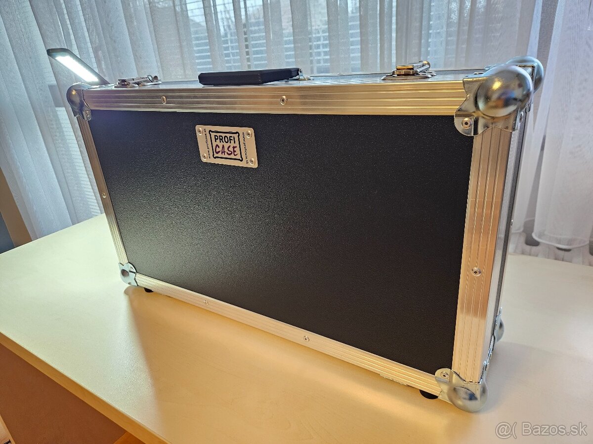 Pedalboard + power supply + kufor - 10