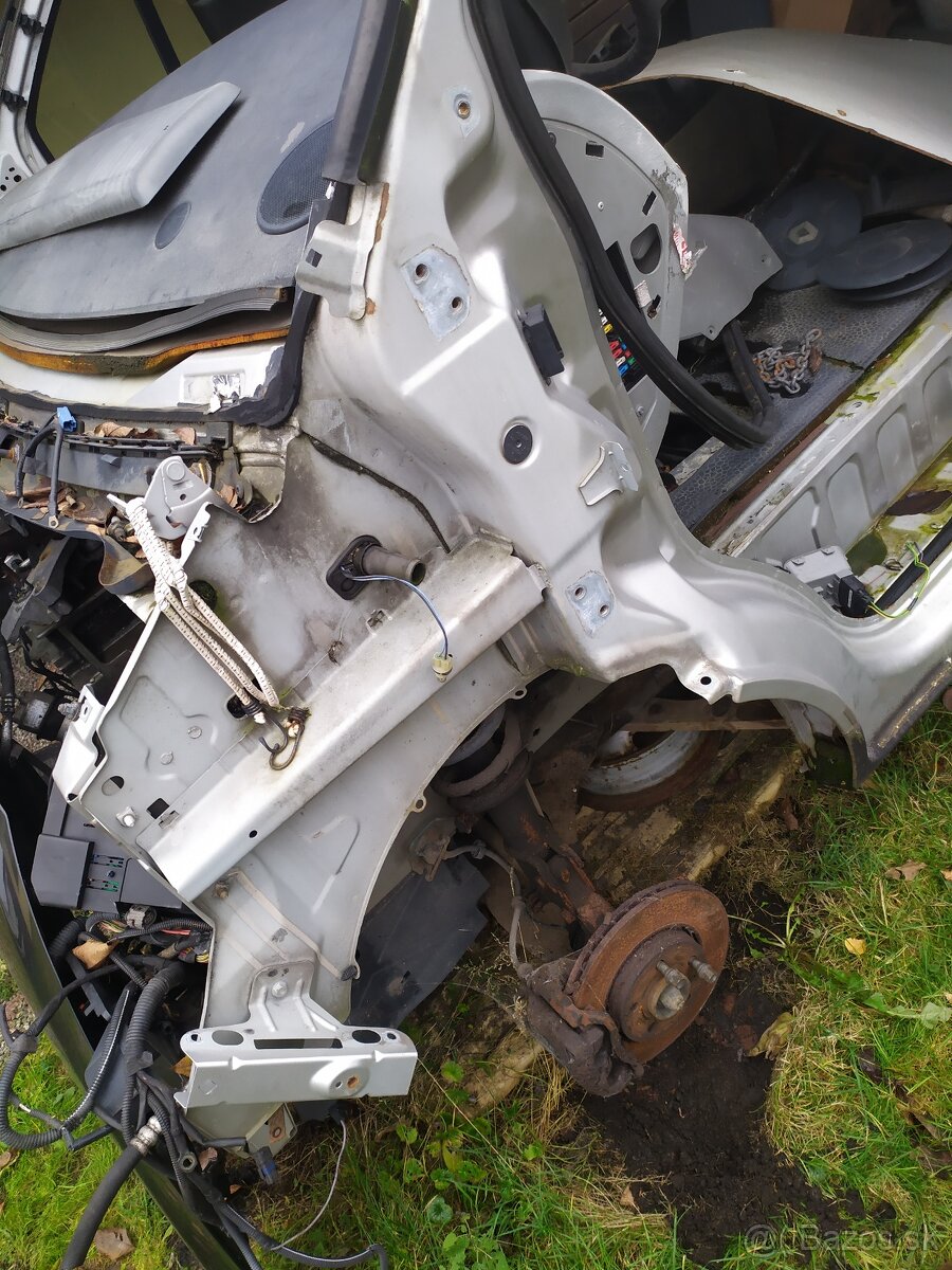 Renault trafic 2024 /25 Vivaro Primastar 1.9dci 74kw díly - 10