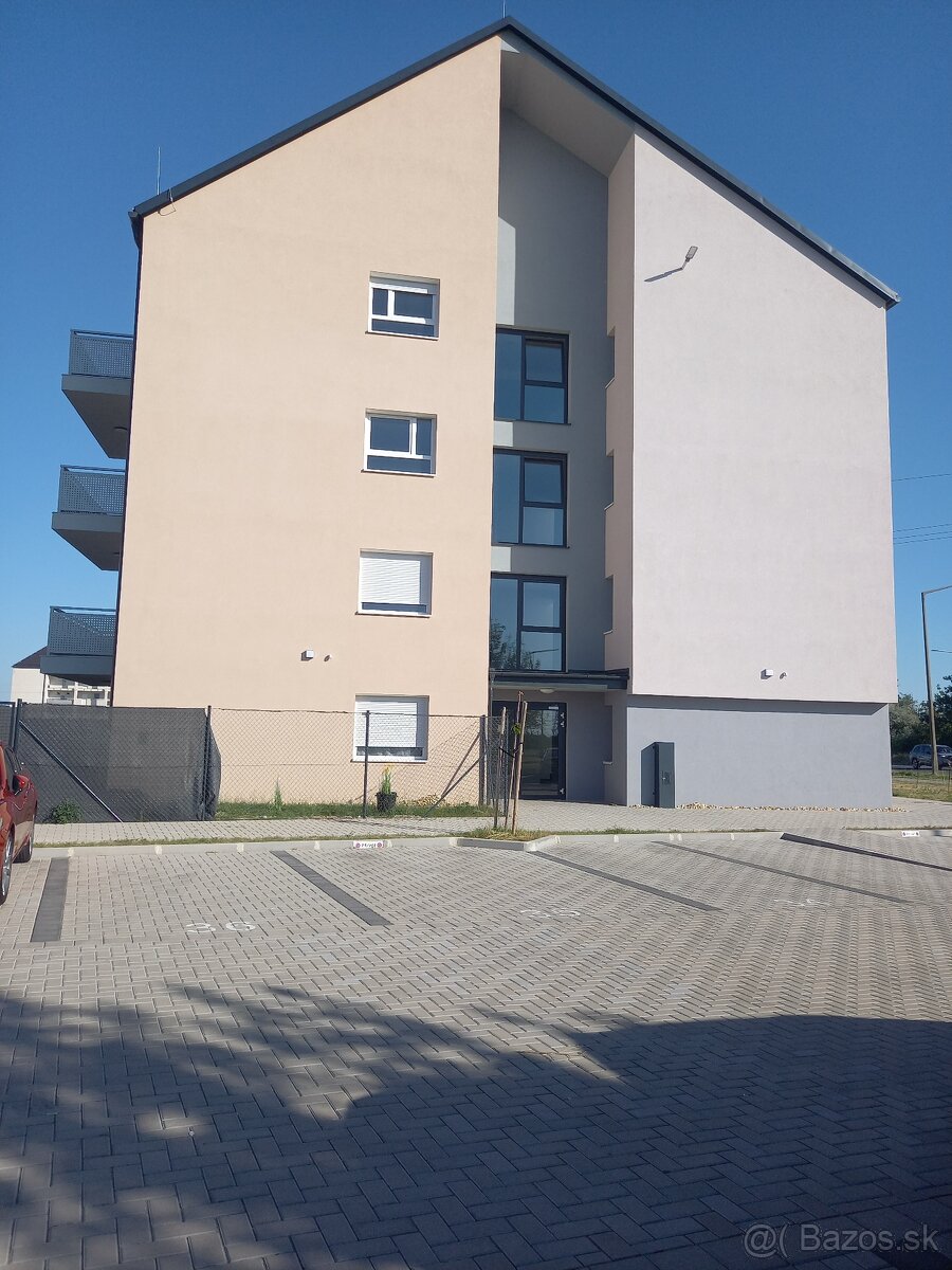 Predám byt 62m2; záhrada 53m2,parkov.miesto, RAJKA Maďarsko - 10